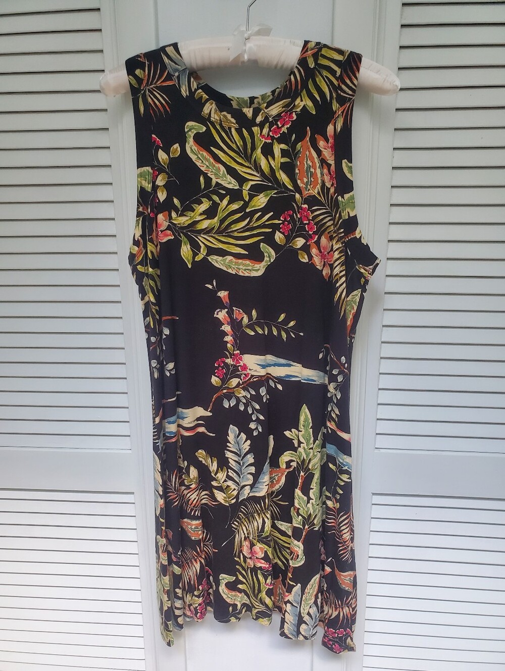 Karen Kane Black Tropical Palm Print Top with Green & Coral Accents Size Large